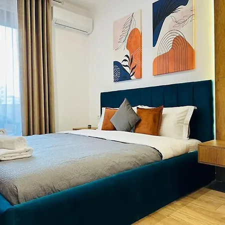 Skyline Apartment *