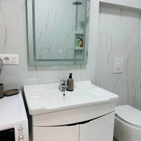Skyline Apartment *