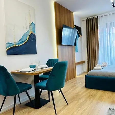 Skyline Apartment *